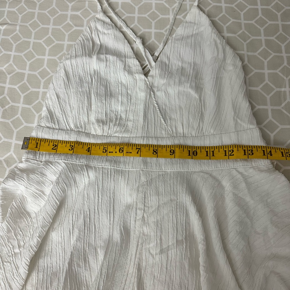 Short romper, jumpsuit, V cut at the top, crossed straps at the back - Picture 13 of 17